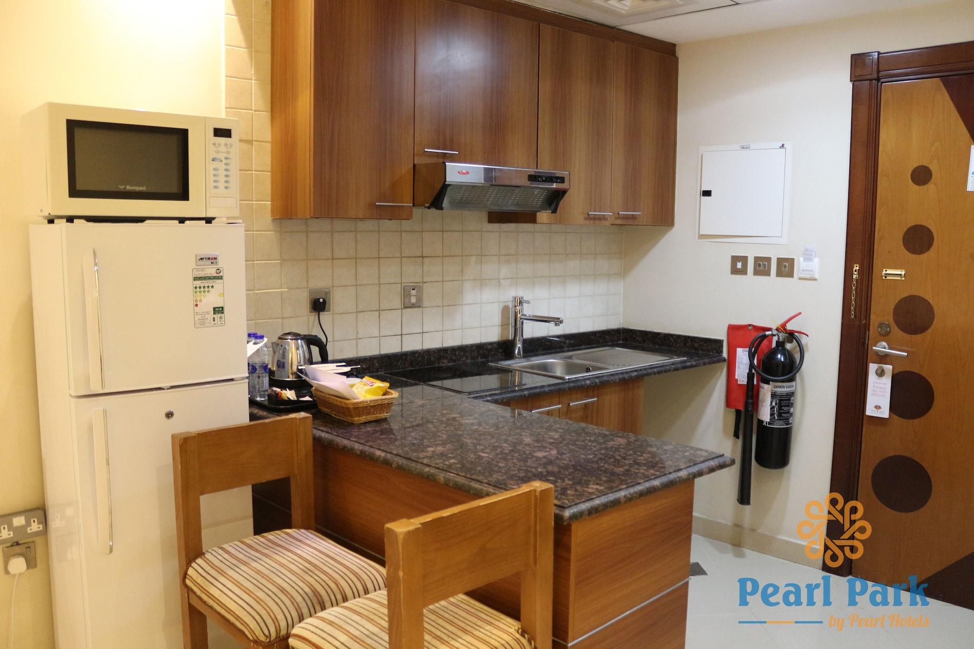 Pearl Executive Hotel Apartments Дубай Екстериор снимка