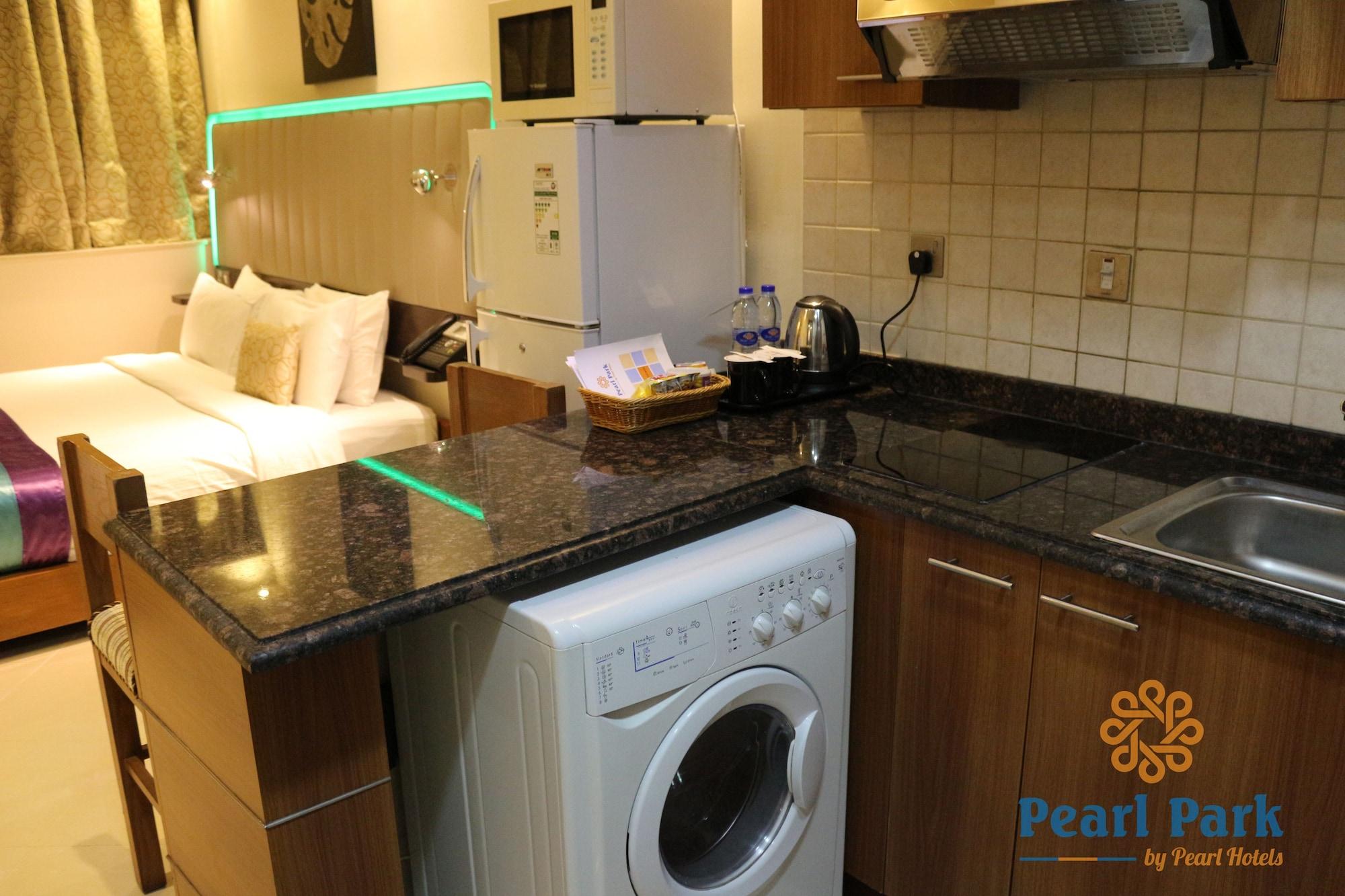 Pearl Executive Hotel Apartments Дубай Екстериор снимка