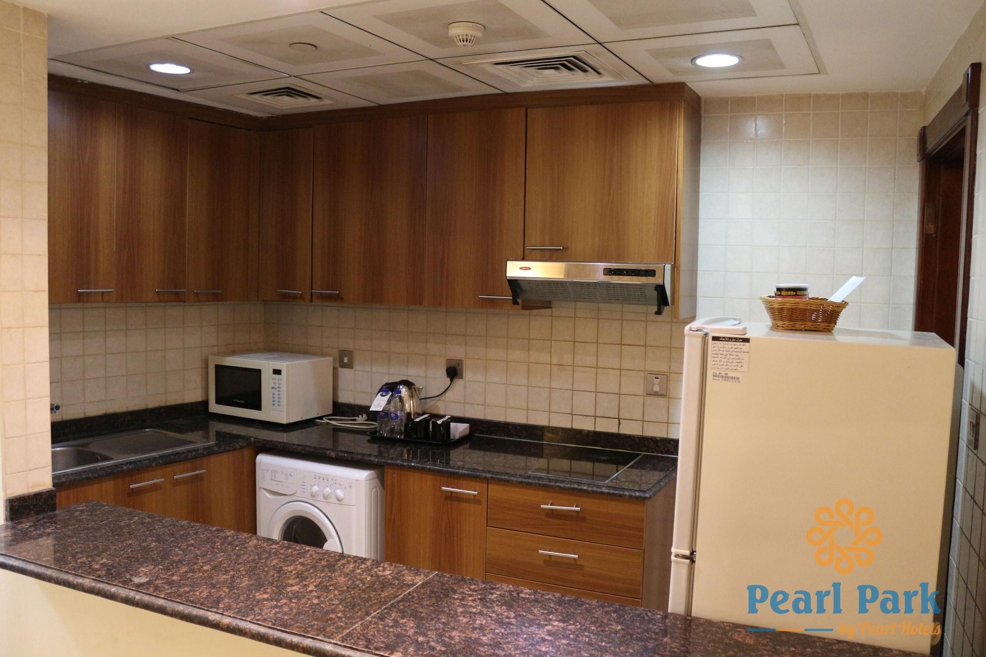 Pearl Executive Hotel Apartments Дубай Екстериор снимка