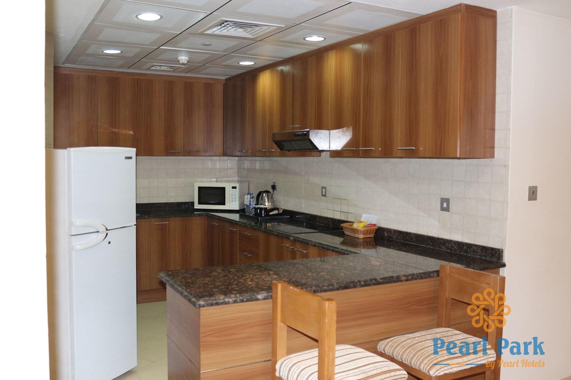 Pearl Executive Hotel Apartments Дубай Екстериор снимка